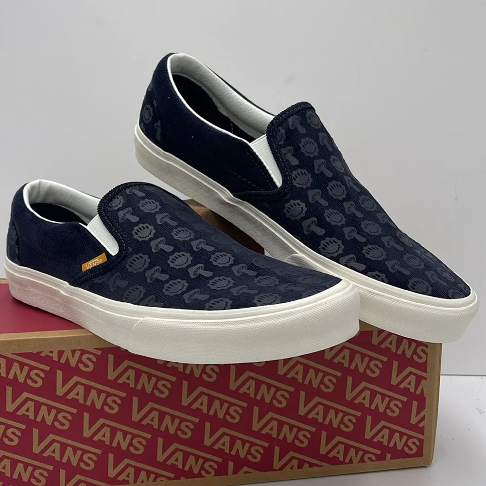 Vans Men’s Classic Slip-On
Trippy Cord Dark Navy
VN0A7Q5DDNV Sneakers - Picture 7 of 16
